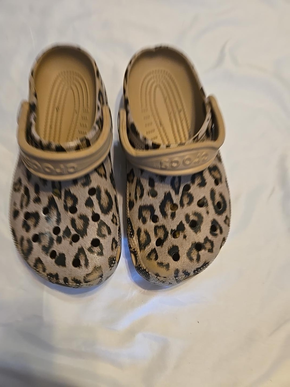 Crocs Cheetah Leopard Classic Clogs Women 7 Men 5 Unisex Slip On Shoes
